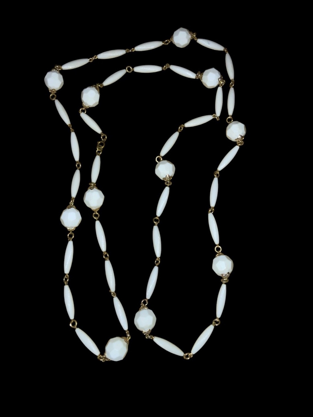 Vintage long white beaded lucite Necklace - Picture 4 of 5